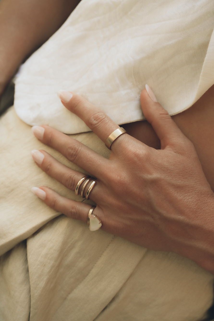 Nectar Organic White Opal Liu Ring-Y18k