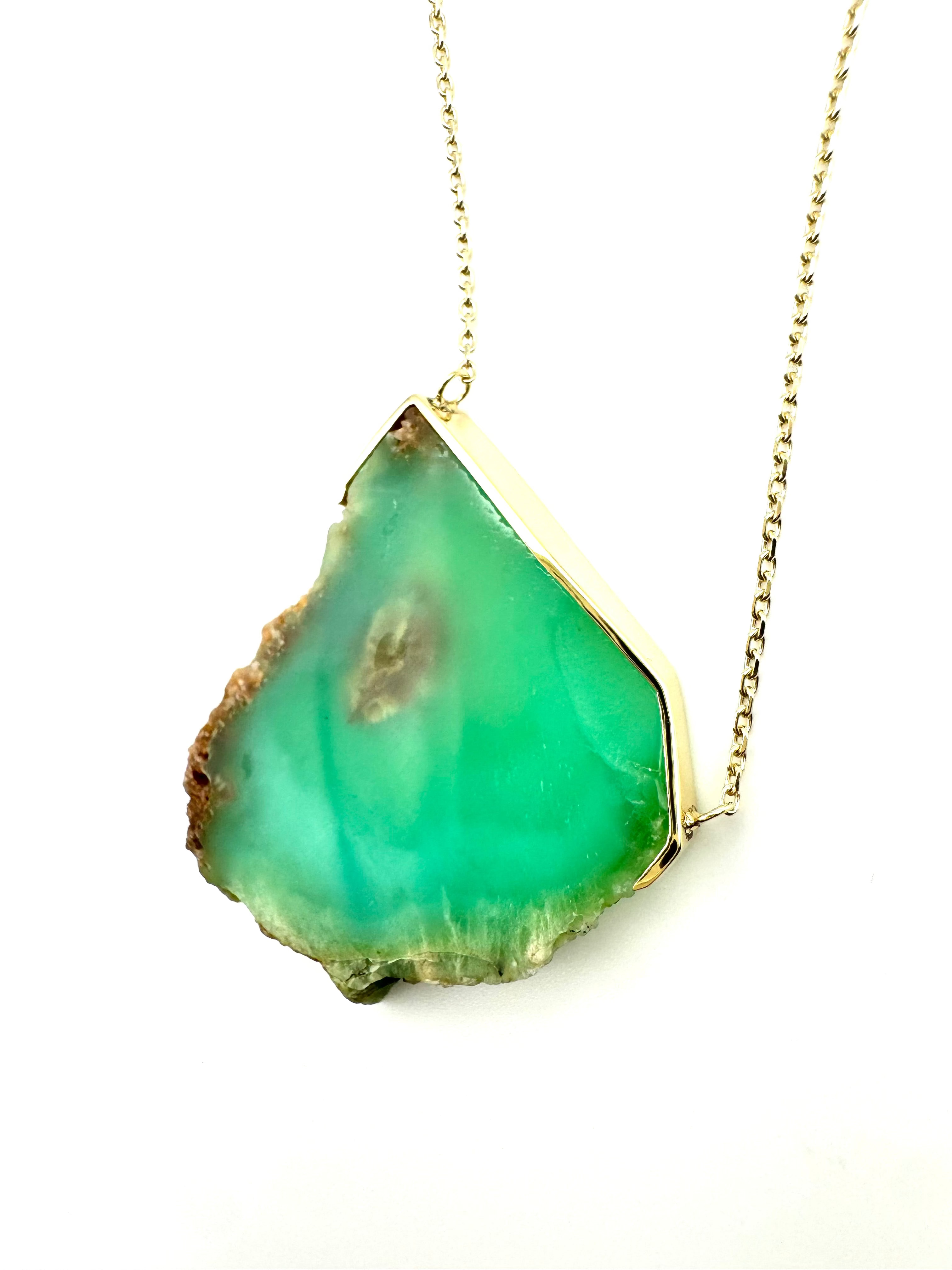 Nomade Cut Chrysoprase Top Amulet-Y14k